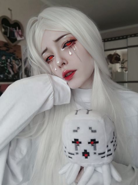 #ghastminecraft #ghast #minecraft #minecraftcosplay #cosplay #ghastcosplay Minecraft Ghast Costume, Winter Cosplay Ideas, Minecraft Makeup, Ghast Minecraft, Minecraft Cosplay, Sans Cosplay, Minecraft Costumes, Minecraft Drawings, Cosplay Inspo