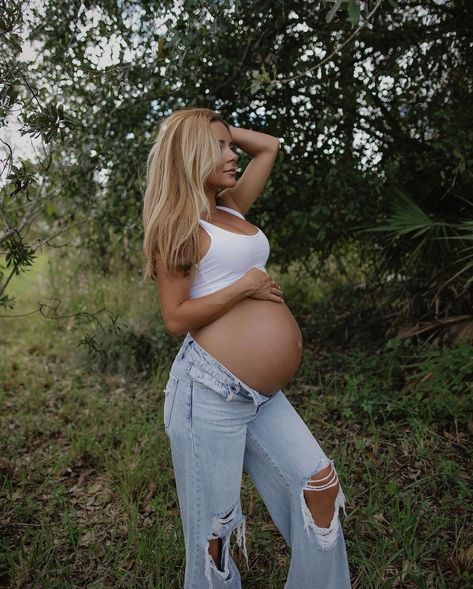 Maternity Pics With Jeans, Maternity Pics Jeans, Maternity Photo Shoot Ideas Casual, Maternity Pictures With Jeans, Maternity Jeans Outfit Photoshoot, Jeans Maternity Shoot Outside, Calvin Klein Maternity Shoot With Jeans, Maternity Photo Jeans, Maternity Pictures In Jeans