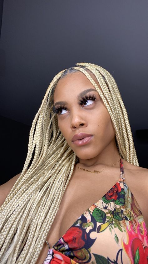 Blonde Braids Black Women Platinum, Braids Hairstyles For White Women, White Blonde Braids, White Knotless Braids, Platinum Blonde Box Braids, Hairstyles For White Women, Blonde Knotless Braids, Blonde Knotless, Cornrows With Box Braids