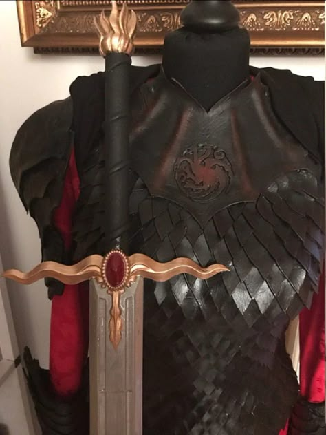 Visenya Targaryen Cosplay, Dark Sister Game Of Thrones, Visenya Targaryen Art, Targaryen Armor, Targaryen Clothes, Woman Armor, Dark Sister, Targaryen Fashion, Armor Dress