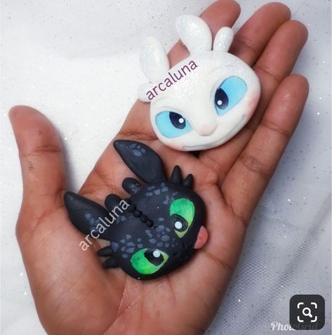 Toothless Polymer Clay, Polymer Clay Owl, Clay Dragon, Polymer Clay Jewelry Diy, Polymer Clay Animals, Cute Polymer Clay, Clay Animals, Ceramics Pottery Art, Clay Jewelry Diy