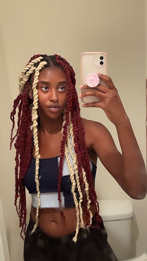 Blonde and burgundy marley twist braids Marley Twists Blonde, Platinum Blonde Skunk Stripe, Burgundy And White Hair, Burgundy And Blonde Braids, Burgundy Hair With Blonde, Skunk Stripe Braids, Faux Locs Blonde, Blonde Skunk Stripe, Burgundy Background Aesthetic