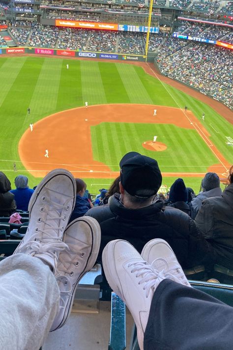 Baseball Couple Aesthetic, Baseball Game Date, Couple Bowling, First Date Aesthetic, Baseball Game Aesthetic, Baseball Date, Baseball Boyfriend, Baseball Couples, Dream Dates