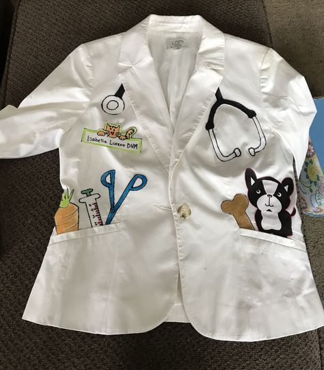 DIY Kids Vet Costume Diy Vet Costume Kids, Career Day Dress Up Ideas, Veterinarian Costume, Vet Costume, Career Costumes, Dramatic Play Themes, Dress Up Ideas, Career Day, Diy Costumes Kids