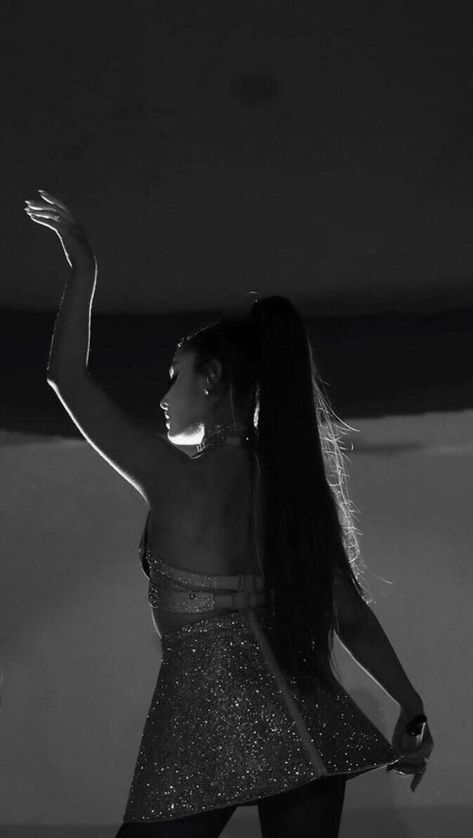 Ariana Grande Lockscreen, Long Ponytail, Ariana Grande Songs, Ariana Grande Sweetener, Ariana Grande Cute, Ariana Grande Wallpaper, Ariana Grande Photoshoot, Ariana Grande Photos, Ariana Grande Pictures