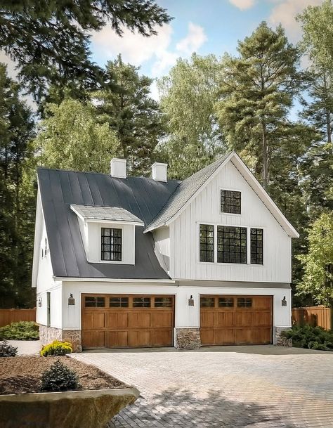 Modern Farmhouse Garage Farmhouse Garage With Apartment Above, Exterior Garage Design, Farmhouse Garage Interior, Modern Farmhouse Detached Garage, Garage Addition Ideas Attached, Modern Farmhouse Garage, Garage Addition Ideas, Folk Victorian Farmhouse, Cottage Garage