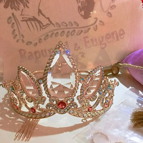 Rapunzel Quinceanera Theme, Rapunzel Tiara, Rapunzel Crown, Rapunzel Wedding, Tangled Wedding, Disney Princess Dress, Crown Aesthetic, Tiara Hair, Rapunzel Tangled