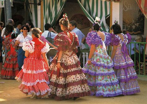 Women of Sevillanas with their traditional dress used in a popular flamenco dance Outfits For Spain, Spanish Clothing, Spanish Dress, Spanish Dancer, Flamenco Dress, National Clothes, Flamenco Dancing, Voyage Europe, Spain And Portugal