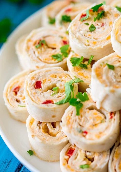 26 Easy Potluck Recipe Ideas for the Procrastinator in All of Us - Brit + Co Food For Potluck, Potluck Dishes For Work, Cold Potluck Dishes, Mexican Pinwheels, Easy Potluck Recipes, Chicken Pinwheels, Easy Potluck, Vegetarian Mexican, Make Ahead Appetizers