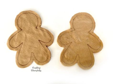 Fleece Gingerbread - Free Sewing Pattern - Crafting Cheerfully Christmas Deco Diy, Gingerbread Pattern, Primitive Christmas Decorating, Gingerbread Ideas, Gingerbread Diy, Gingerbread People, Gingerbread Crafts, Gingerbread Decorations, Creepy Christmas