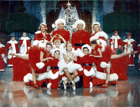 21 Things You Didn't Know About "White Christmas" Best Holiday Movies, Classic Holiday Movies, White Christmas Movie, Vera Ellen, Christmas Movie Quotes, Rosemary Clooney, Best Christmas Movies, Christmas Films, Classic Christmas Movies