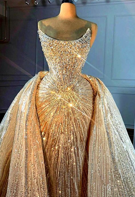 Gold Wedding Dress, Prom Girl Dresses, Classy Prom Dresses, Stunning Prom Dresses, Fancy Wedding Dresses, Glamour Dress, Dream Wedding Ideas Dresses, Prom Dress Inspiration, Pretty Prom Dresses