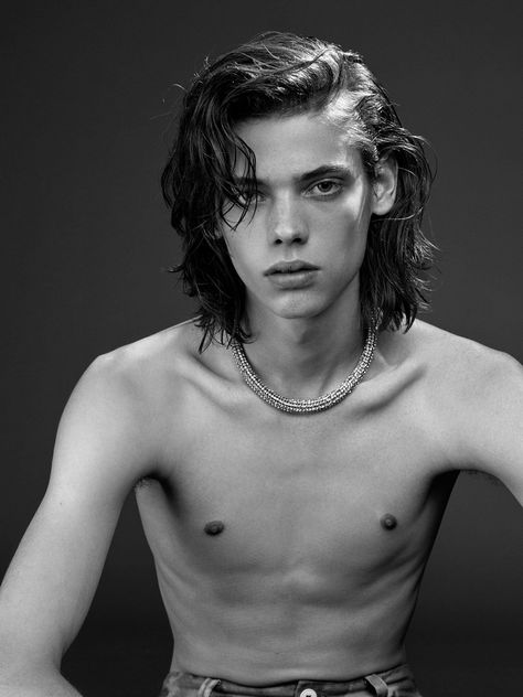 Erin Mommsen Long Hair Mens Styles, Masc Faceclaims, Erin Mommsen, Vampire Hair, Androgynous Boy, Interesting Faces, Aesthetic Photo, Male Models, Mens Hairstyles