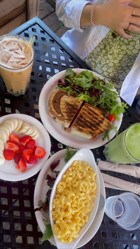 Urth Caffe, Cafe Business, 75 Hard, Cute Food Art, Life Aesthetic, Flower Packaging, Food Inspo, Food To Go, Food Goals