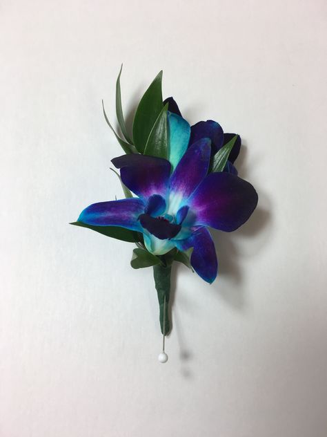 Blue Orchid Bouquet, Blue And Purple Orchids, Blue Orchid Wedding, Flowers At Wedding, Orchid Boutonniere, Blue Purple Wedding, Wedding Flower Guide, Blue Wedding Bouquet, Orchid Bouquet