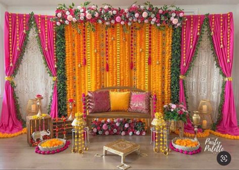 Elegant Wedding Stage, Mehndi Stage Decor, Mehndi Decoration Ideas, Haldi Decoration Ideas, Haldi Ceremony Decorations, Small Wedding Decor, Mehendi Decor Ideas, At Home Decor, Mehndi Night