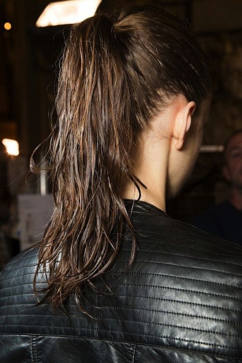 Textured Wet-Look Ponytail Wet Ponytail, Vegas Hair, Runway Hair, Long Brunette, Afro Style, 2015 Hairstyles, Hair Blog, Wet Look, Wet Hair