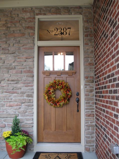 Transom window house numbers + love that front door! Window Above Front Door Entryway, Front Door With Window Above, Front Door With Transom, Door With Transom, Window Makeover, Craftsman Front Door, Front Door Numbers, Craftsman Front Doors, Single Front Door