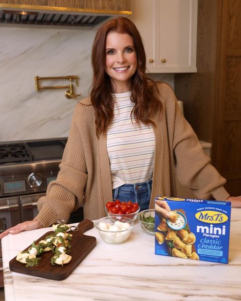 Joanna Garcia Swisher, Anna Garcia, Joanna Garcia, Sweet Magnolias, Sweet Magnolia, Future Kitchen, Beautiful Ladies, Hair Color, Hair