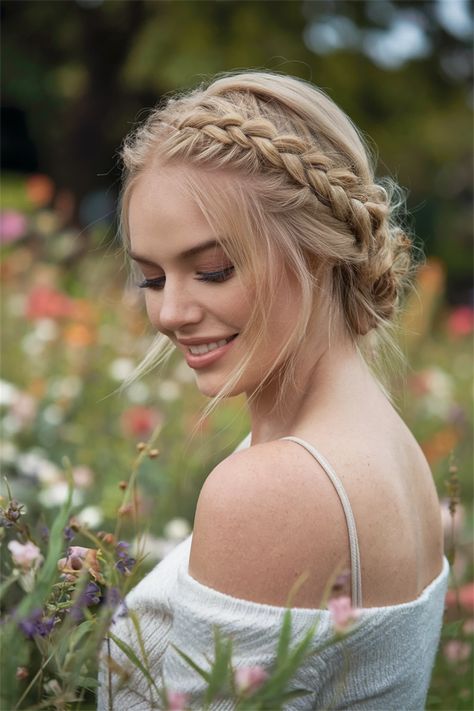 Elevate your style with this gorgeous crown braid, one of the most enchanting braided hairstyles you'll ever try. The intricate weaving not only showcases your hair's natural beauty but also gives an effortless, romantic vibe that's perfect for any occasion. Whether it's a wedding, a date night, or a casual outing, this pretty hairstyle will turn heads and keep you looking chic. Braided Coronet Hairstyle, Blonde Crown Braid, Half Crown Braids, Braid Crown, Pretty Braided Hairstyles, Crown Braid, Crown Hairstyles, Pretty Hairstyles, A Wedding