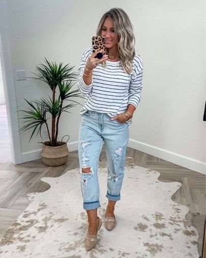 Cute Mom Jeans Outfit, Young Mom Outfits Summer, Stylish Mom Outfits Over 40, Mom Jeans Outfit Fall, Mom Jean Outfits, Young Mom Outfits, Moms Outfit, Fashion Over 30, Stylish Mom Outfits