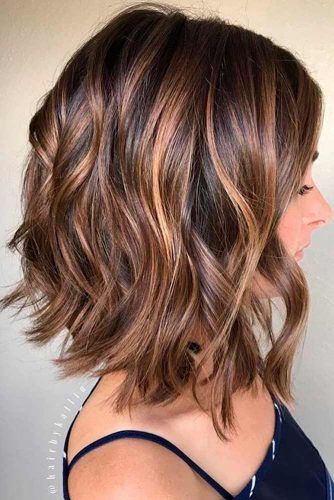 Charming And Chic Options For Brown Hair With Highlights ★ See more: https://glaminati.com/brown-hair-with-highlights/ Short Caramel Hair, Hair Color Ideas For Brunettes Balayage, Brown Hair Cuts, Rambut Brunette, Medium Bob, Caramel Hair, Caramel Highlights, Brunette Color, Brown Hair Balayage