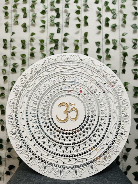 Swastik Design Lippan Art, Om Lippan Art, Lipan Art Mirror Work Diy, Mirror Reference, Lippan Artwork, Lippon Art, Mirror Craft, Dhokra Art, Lipan Art