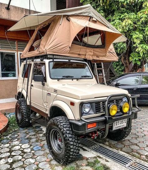 Suzuki Jimny Overland, 4wd Camping, Camping 4x4, Tactical Truck, Jeep Camping, Camping Inspiration, Suzuki Cars, Custom Pickup Trucks, Suzuki Samurai