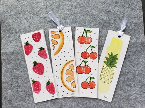 Fruit bookmark drawing. Cute bookmark. Bookmark painting with water colour on paper. Fruit Bookmarks Diy, Water Colour Bookmarks Easy, Water Colour Drawing Ideas, Water Colour Book Mark Ideas, Water Colour Bookmarks, Bookmark Drawing Ideas, Diy Book Art, Colourful Drawing Ideas Creative, Easy Diy Bookmarks