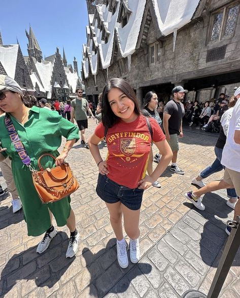 Universal Outfits Summer, Harry Potter Universal Studios Outfit, Cute Universal Studios Outfit Summer, Orlando Universal Studios Outfit, Universal Studios Orlando Outfit Summer, Island Of Adventure Orlando Outfit, Grad Bash Outfit Ideas Universal, Universal Instagram Stories, What To Wear To Universal Studios