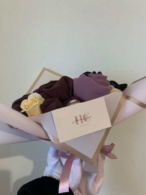 Hijab Bouquet, Scarf Fashion Photography, Wedding Gift Hampers, Box Cadeau, Luxury Living Room Decor, Camera Tattoo, Hijab Pins, Scarf Fashion, Cute Box