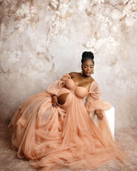 This momma amazed me with how pretty she was and was the sweetest soul! African Maternity Shoot, 1st Pregnancy, Maternity Shoot Ideas, African Maternity, San Antonio Photography, Pregnant Lady, Maternity Gown, Sweet Soul, Maternity Gowns