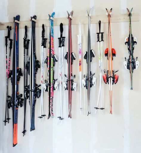 Diy Ski Rack Wall Mount, Ski Rack Diy, Ski Gear Storage, Diy Ski Rack, Ski Mudroom, Ski Equipment Storage, Ski Rack Garage, Winter Gear Storage, Ski Racks