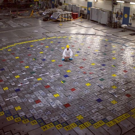 Dawid Kruczek on Instagram: “It’s just me squatting in the middle of RBMK nuclear reactor, keep scrolling xD  #ignalinanuclearpowerplant #inpp #ignalina #visaginas…” Nuclear Scientist Aesthetic, Nuclear Physics Aesthetic, Chernobyl Reactor, Nuclear Science, Nuclear Engineering, Nuclear Radiation, Chernobyl Nuclear Power Plant, Nuclear Physics, Mechanical Workshop