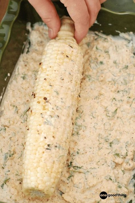 We'll always love classic buttered corn on the cob, but this flavorful Mexican variation has rapidly become a new family favorite! Finger Side Dishes, Grilled Street Corn, Vienna Bread, Fiesta Night, Elote Recipe, Mexican Street Corn Recipe, Corn Recipes Side Dishes, Street Corn Recipe, Corn Dishes