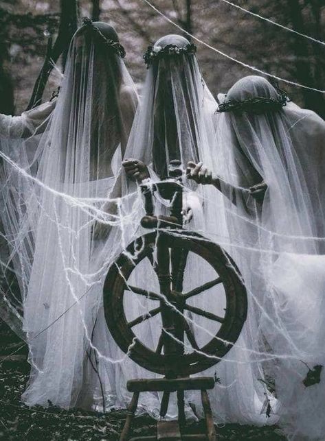 Viking Witch, Viking Gods, Viking Aesthetic, Norse Pagan, Character Aesthetics, Season Of The Witch, Theme Halloween, Witch Aesthetic, Creepy Art