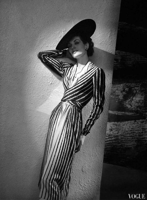 Model wearing a dress by Lucien Lelong, Vogue 1938, by André Durst Lucien Lelong, Vertical Striped Dress, Vintage Fashion 1930s, 1930 Fashion, Madeleine Vionnet, 30s Fashion, Elsa Schiaparelli, 20th Century Fashion, Look Retro