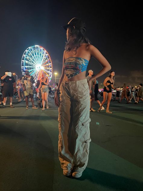 Latin Music Festival Outfit, Cali Roots Festival Outfit, Summer Smash Outfits, Lawn Concert Outfit, Gov Ball Outfits Music Festivals, Aesthetic Cochella Outfits, Suenos Festival Outfits, Rolling Loud Aesthetic, Lovers And Friends Festival Outfits