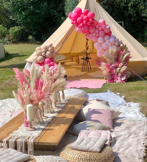 Picnic Party Decorations, Glamping Birthday, Kids Party Inspiration, Backyard Birthday Parties, Glamping Party, Picnic Birthday Party, Boho Birthday Party, Teepee Party, Picnic Theme