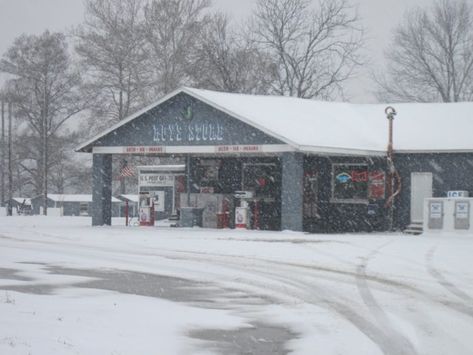 Hiding In Rural Mississippi, Roy's Store Serves Up Some Great Grub In A Unique Setting Rural Mississippi, Visit Mississippi, Shrimp Boat, Old Country Stores, Bait And Tackle, American Gothic, Country Store, Country Life, Great Photos