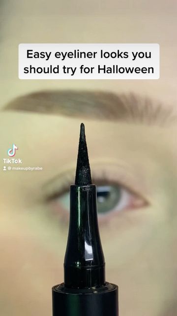 Simple Eyeliner Halloween Makeup, Cute Basic Halloween Makeup, Halloween Makeup Looks Eyeliner, Eyeliner Looks For Halloween, Simple Halloween Eyeliner Looks, Easy Halloween Makeup For Work, Halloween Makeup For School, Simple Halloween Eyeliner, Black Eyeliner Ideas