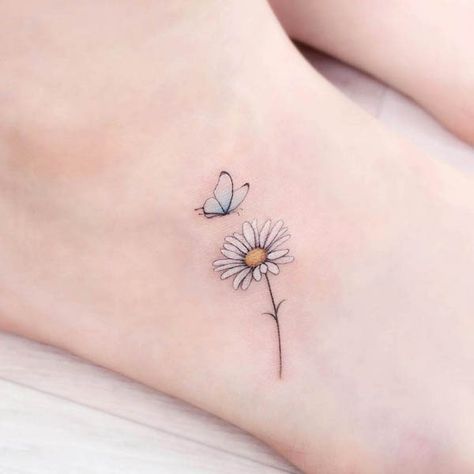 Butterfly With Daisy Flowers Tattoo, Small Butterfly On Flower Tattoo, Small Tattoos Daisy Flower, Daisy Butterfly Tattoo Designs, Small Butterfly Flower Tattoo, Tiny Flower Tattoos For Women, Daisy Tattoo Hand, Daisy Tattoo With Butterfly, Butterfly With Daisy Tattoo