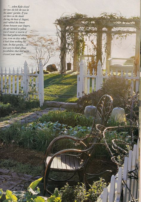 A garden by the sea....a combo of my two favorite things. Isnt this heavenly? Practical Magic Movie, Practical Magic House, Magic Places, Victoria Magazine, Fantasy Garden, Magic House, Witch Garden, Meteor Garden 2018, White Picket Fence