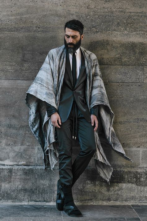 Mica Design, Mens Poncho, Design Campaign, Italian Model, Foto Poses, Mens Fashion Fall, Casual Attire, Mens Casual, Character Outfits