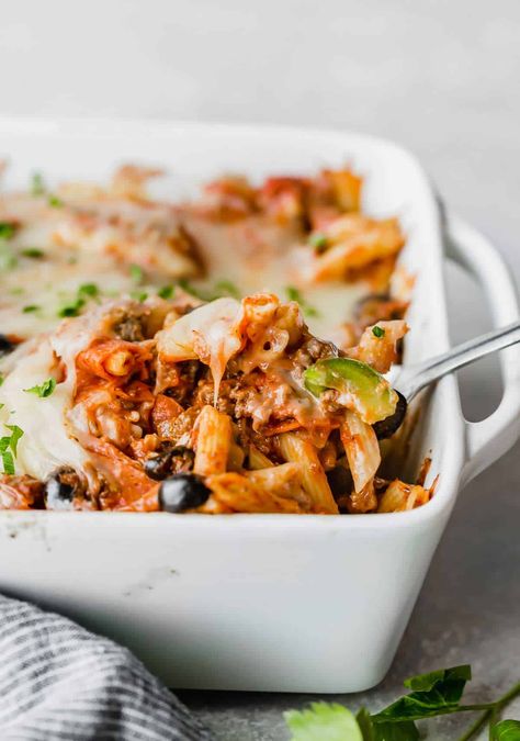 Deconstructed Pizza is the perfect way to jazz up your pizza night! This pizza casserole is loaded with pepperoni, olives, sausage, and fresh mozzarella cheese for an easy cheesy pasta bake the entire family will love!   rn Deconstructed Pizza Casserole, Deconstructed Pizza, Easy Cheesy Pasta, Cheesy Pasta Bake, Pizza Casserole, Cheesy Pasta, Easy Cheesy, Pizza Night, Pasta Bake