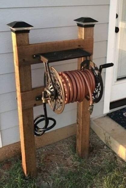 Spring Backyard, Garden Hose Holder, Hose Holder, Plumbing Services, Balcony Ideas Apartment, Backyard Diy Projects, Garden Yard Ideas, Outdoor Decor Backyard, Balcony Ideas