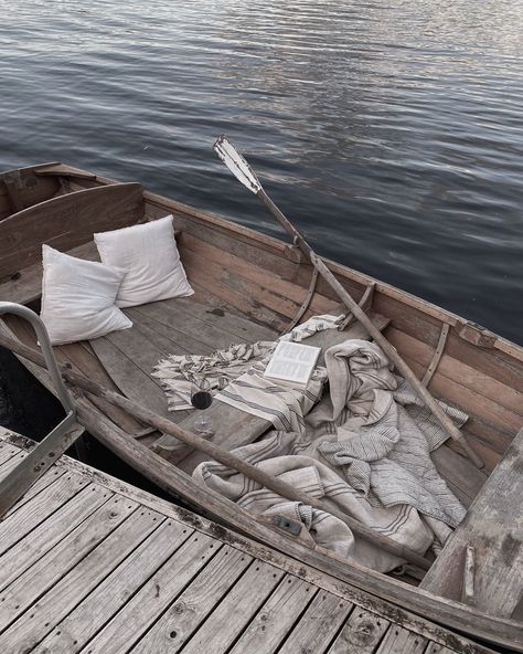 Dream Dates, Cute Date Ideas, Cute Date, Row Boat, Honeymoon Destinations, Date Ideas, Summer Aesthetic, Cottage Core, My Aesthetic