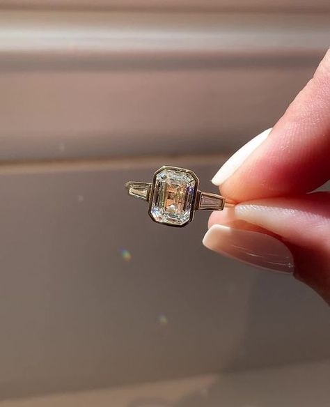 Frank Darling Custom Rings on Instagram: "Starting your week with some easy breezy bezels 💎💎💎⁠ ⁠ As the art deco jewelry trend continues to thrive, the Breezy Deco Bezel engagement ring is quickly making a comeback as one of our most popular styles!⁠ ⁠ The ring 💍⁠ • 2.01ct (8.4x6mm ratio)⁠ • 2 baguette side stones (4.24x2.24mm ratio)⁠ • Set in 14k YG⁠ ⁠ #frankdarlingemerald #franklydarling #practicallyromantic⁠ ⁠ ••⁠ ⁠ #emeraldcut #emeraldcutdiamond #emeraldengagementring #emeraldring #threestone #threestonering #threestoneengagementring #bezel #bezels #bezelset #bezelsetting ⁠ ⁠ 𝐖𝐚𝐧𝐭 𝐭𝐨 𝐠𝐞𝐭 𝐬𝐭𝐚𝐫𝐭𝐞𝐝 𝐝𝐞𝐬𝐢𝐠𝐧𝐢𝐧𝐠 𝐲𝐨𝐮𝐫 𝐝𝐫𝐞𝐚𝐦 𝐫𝐢𝐧𝐠?⁠ 💌 Email us at hello@frankdarling.com⁠ 💍 Take the dream ring quiz, link in our bio!⁠ 💎 Browse our collection at www.frank Bezel Art Deco Engagement Ring, Bezel Ring With Side Stones, Art Deco Baguette Engagement Ring, Art Deco Bezel Ring, Bezel Engagement Ring With Side Stones, Three Stone Bezel Engagement Rings, Art Deco Three Stone Ring, 3 Stone Bezel Set Engagement Ring, Antique Bezel Engagement Ring