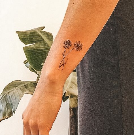 Rose Daisy Tattoo, Rose And Daisy Tattoo, Daisy And Rose Tattoo, Rose And Sunflower Tattoo, Rose And Sunflower, Daisy Tattoos, Names Tattoo, Witchy Tattoos, Daisy Tattoo Designs