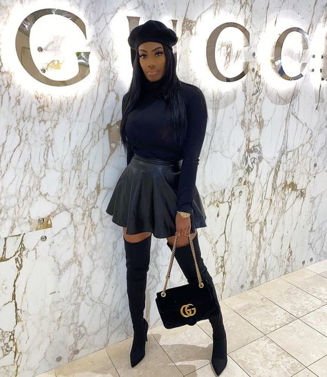 Pleated Leather Skirt Outfit Winter, Leather Pleated Skirt Outfit Black Women, Leather Skater Skirt Outfit, Pleated Skirt Outfit Black Women, Leather Pleated Skirt Outfit, Pleated Leather Skirt Outfit, Leather Skirt Outfit Winter, Skirt Outfit Black Women, Circle Skirt Outfits